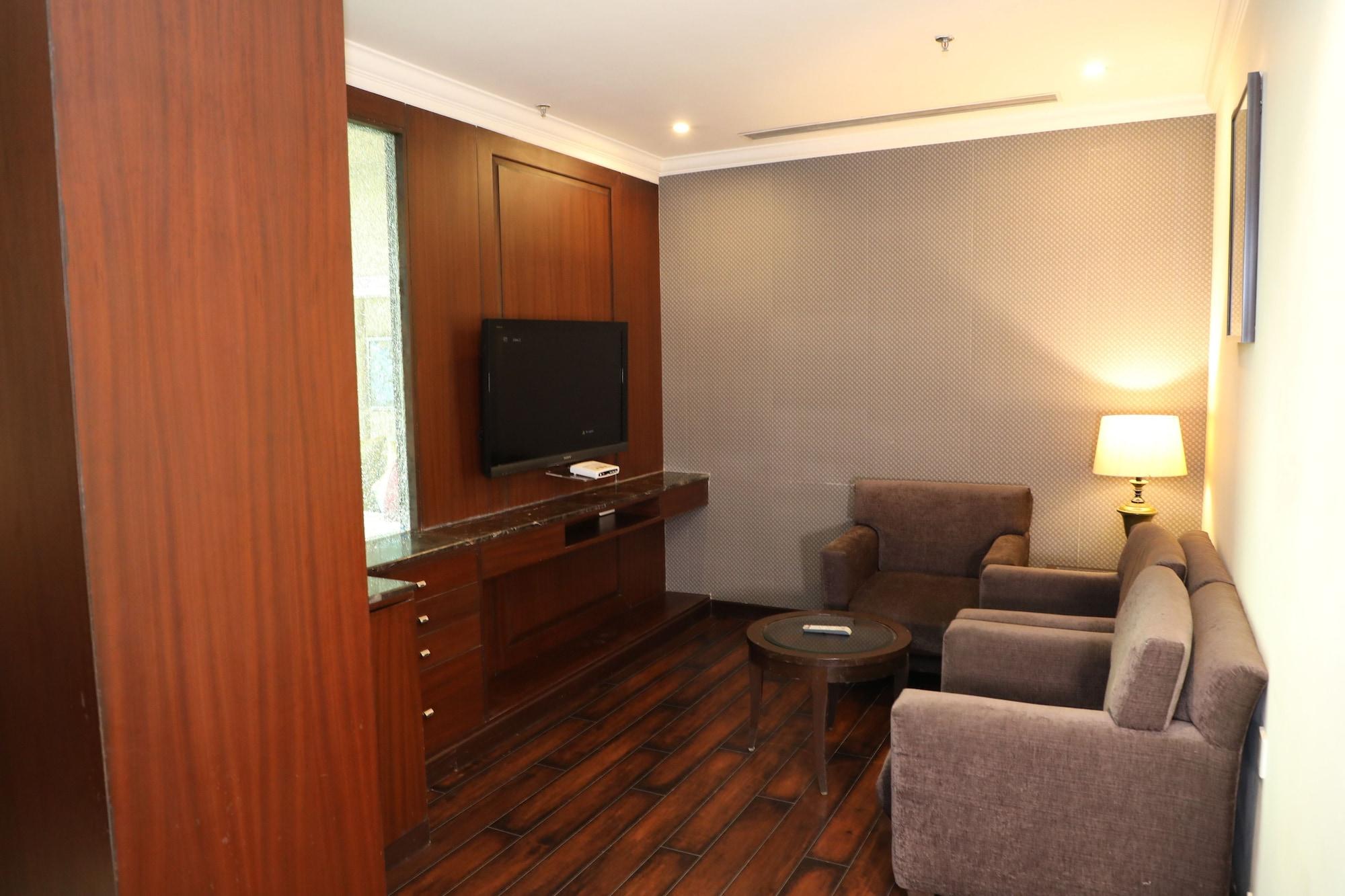 Ramada By Wyndham Jalandhar City Center Exteriör bild