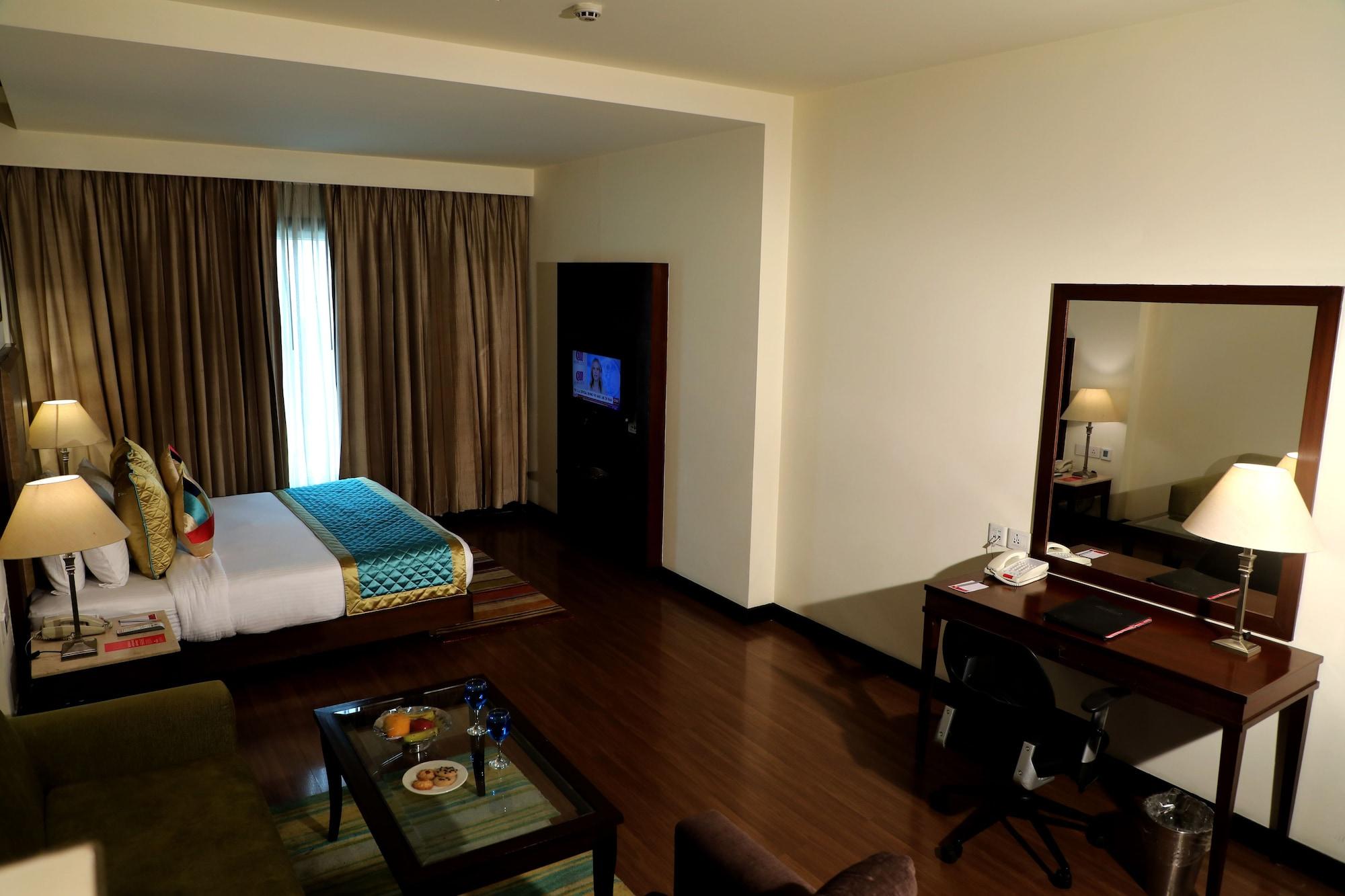 Ramada By Wyndham Jalandhar City Center Exteriör bild