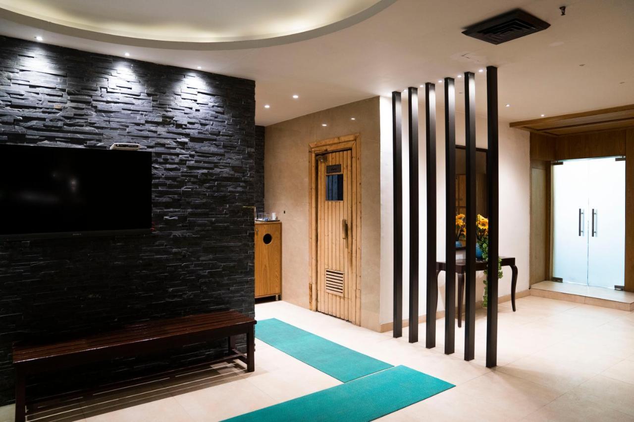 Ramada By Wyndham Jalandhar City Center Exteriör bild