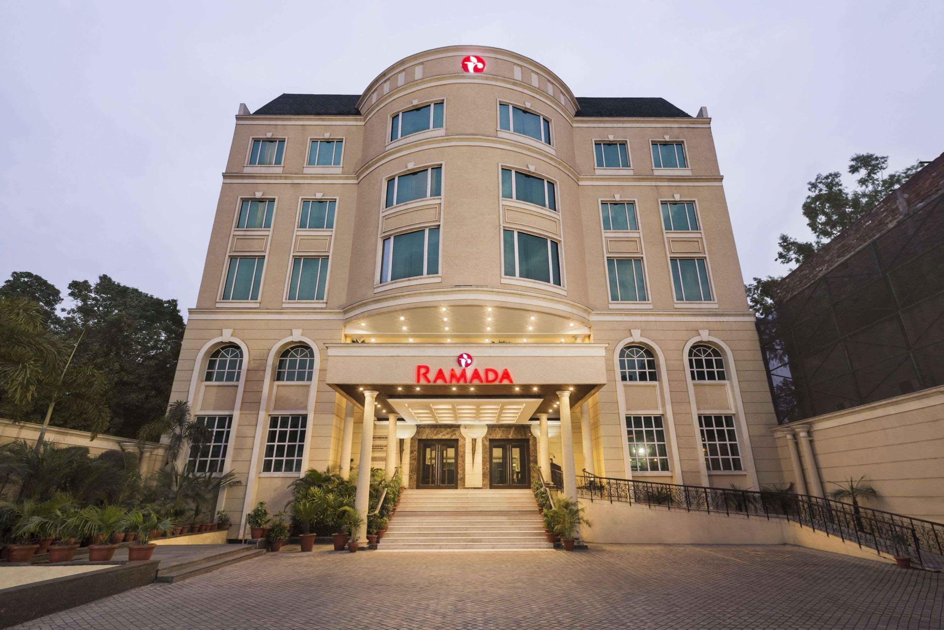 Ramada By Wyndham Jalandhar City Center Exteriör bild