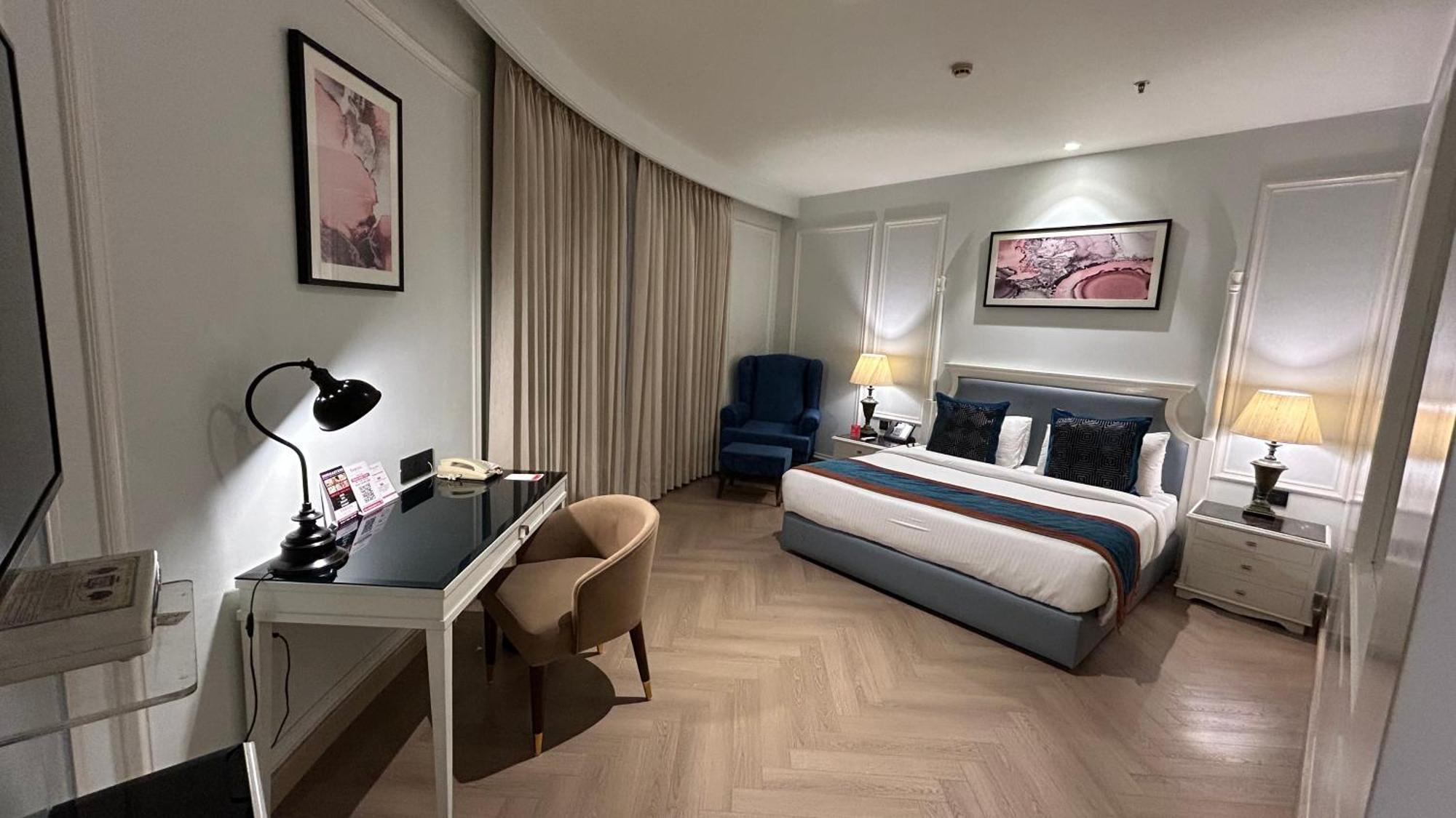 Ramada By Wyndham Jalandhar City Center Exteriör bild