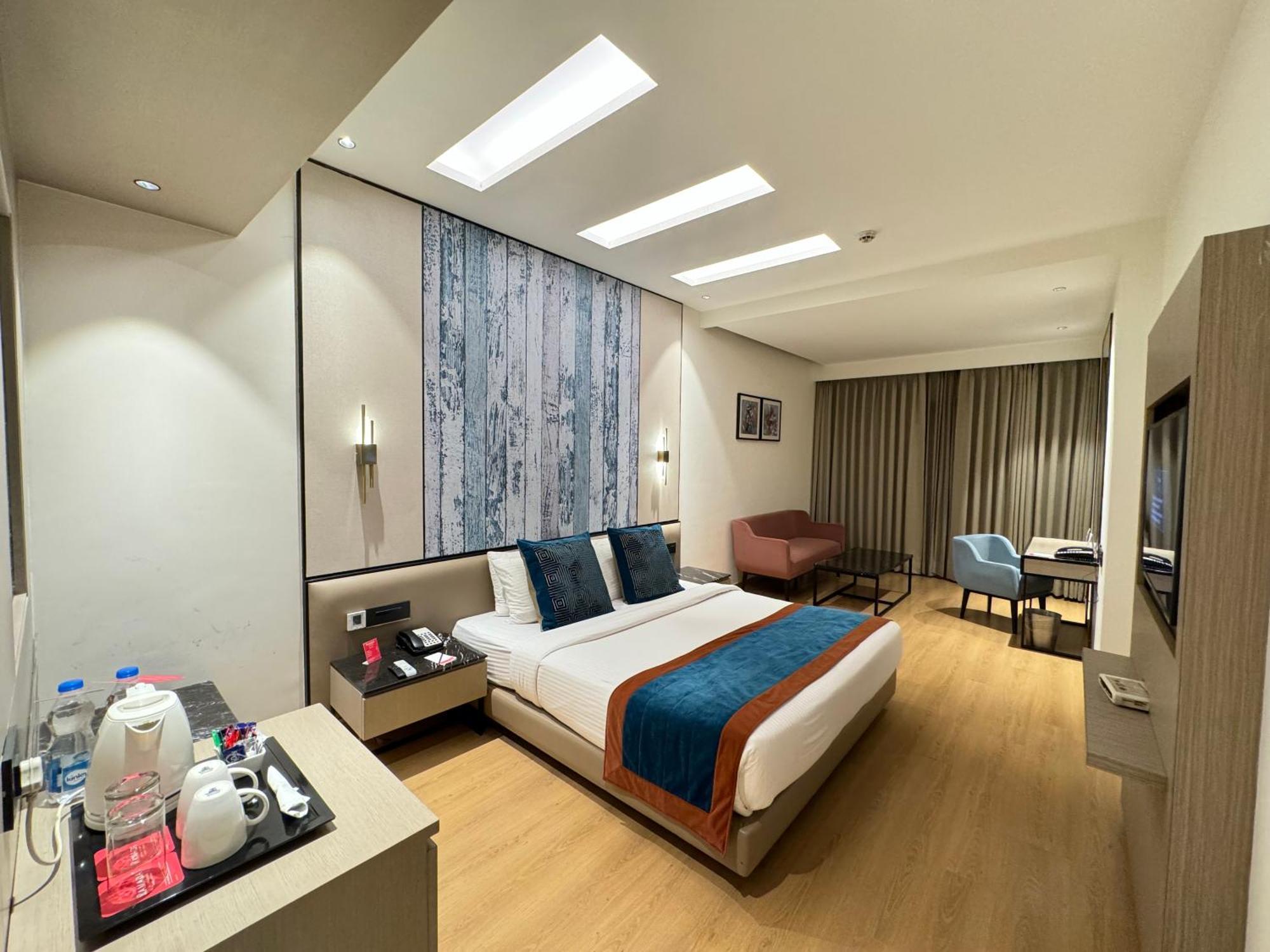 Ramada By Wyndham Jalandhar City Center Exteriör bild