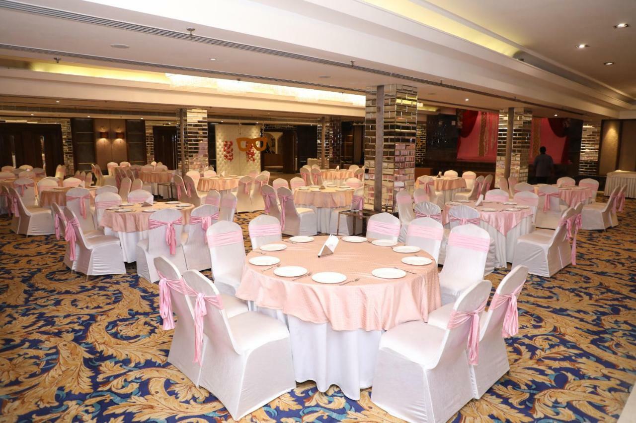 Ramada By Wyndham Jalandhar City Center Exteriör bild