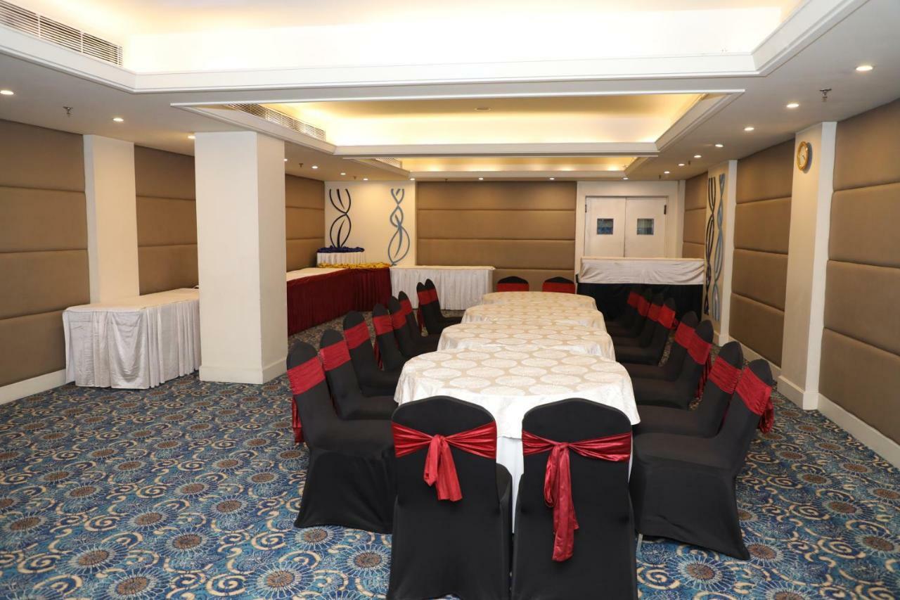 Ramada By Wyndham Jalandhar City Center Exteriör bild